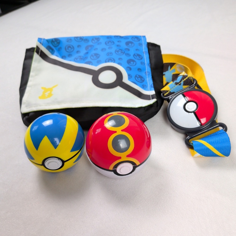 Pokemon Clip N Go Belt Set with Quick Ball Repeat Ball and Pouch Pikachu Blue